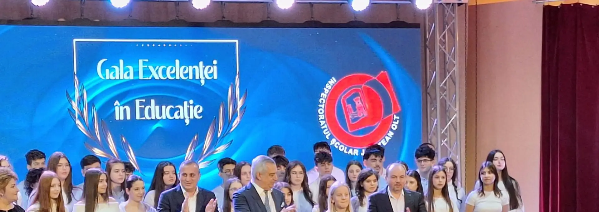 Foto Sărbătoarea performanței la Slatina: sute de olimpici și profesori premiați de CJ Olt, la Gala Excelenței în Educație