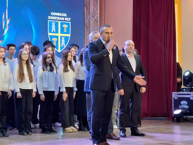 Foto Sărbătoarea performanței la Slatina: sute de olimpici și profesori premiați de CJ Olt, la Gala Excelenței în Educație