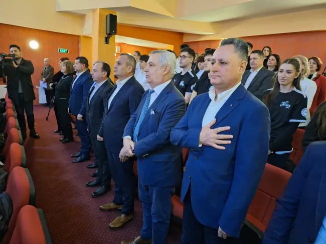 Foto Sărbătoarea performanței la Slatina: sute de olimpici și profesori premiați de CJ Olt, la Gala Excelenței în Educație