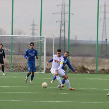 Foto Academica Balş-Axi Arena, pe terenul sintetic din Curtişoara