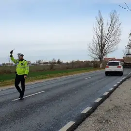 Foto Şofer băut depistat în comuna Nicolae Titulescu, iar altul cu permisul suspendat la Grojdibodu