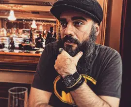 Foto De la design pentru artişti din SUA, la „Rădăcinile” din Stoicăneşti: Povestea tânărului care refuză să lase satul românesc să dispară