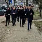 Foto Primarul De Mezzo şi membrii PNL Slatina au împărţit mărţişoare, pe banii slătinenilor (FOTO)