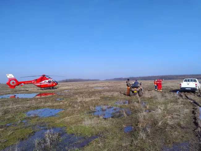 Foto Accident grav de ATV pe un câmp din Bălteni: Un bărbat de 37 de ani, transportat cu elicopterul la Craiova (FOTO&VIDEO)