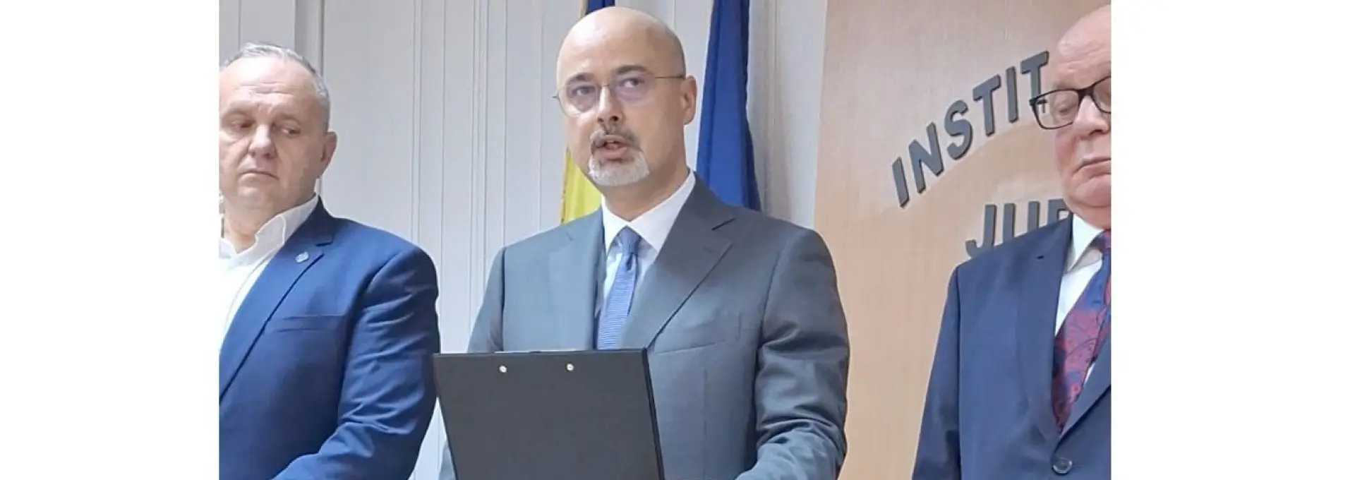 Foto Noul prefect de Olt, Emil Albotă, a depus jurământul