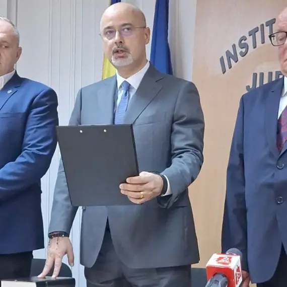 Foto Noul prefect de Olt, Emil Albotă, a depus jurământul