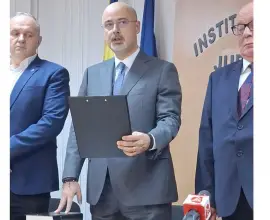 Foto Noul prefect de Olt, Emil Albotă, a depus jurământul