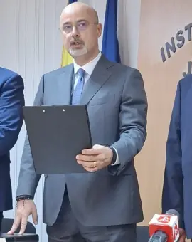 Foto Noul prefect de Olt, Emil Albotă, a depus jurământul