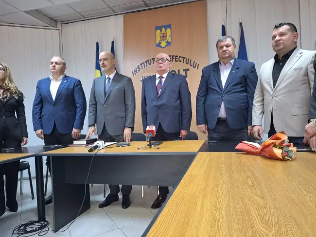 Foto Noul prefect de Olt, Emil Albotă, a depus jurământul