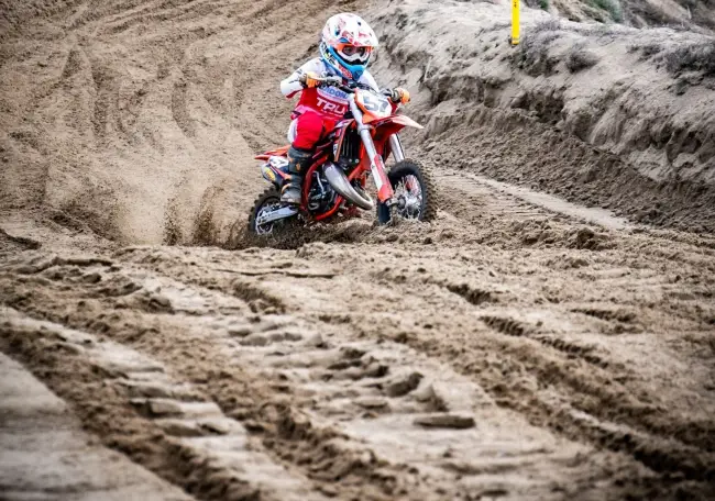 Foto Spectacol total la Oltenia Racing Park: Campionatul Balcanic și Național de Motocross vin în județul Olt