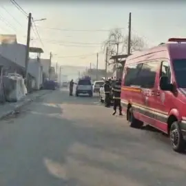 Foto Alunecare de teren pe strada Grădişte din Slatina. Oamenii dau vina pe excavările făcute pentru crucea lui De Mezzo (VIDEO)