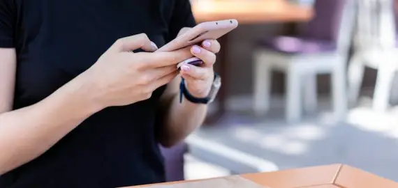 Foto Şocant: O tânără de 18 ani din Corabia a fabricat probe și s-a hărțuit singură pe rețelele sociale