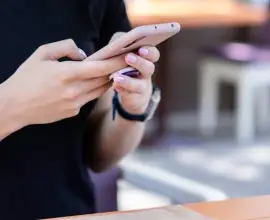 Foto Şocant: O tânără de 18 ani din Corabia a fabricat probe și s-a hărțuit singură pe rețelele sociale