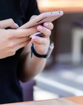 Foto Şocant: O tânără de 18 ani din Corabia a fabricat probe și s-a hărțuit singură pe rețelele sociale