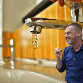 Foto Slatina sub asediul amoniului și nitriților: Apa „potabilă” promisă de Mario De Mezzo, o bombă cu ceas în raportul DSP Olt