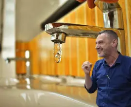 Foto Slatina sub asediul amoniului și nitriților: Apa „potabilă” promisă de Mario De Mezzo, o bombă cu ceas în raportul DSP Olt