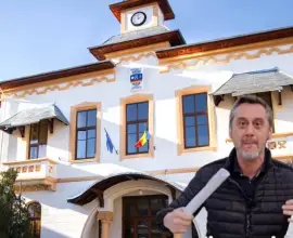 Foto Justiția îl obligă pe Mario De Mezzo să își reangajeze fosta consilieră: despăgubiri uriașe după o demitere ilegală