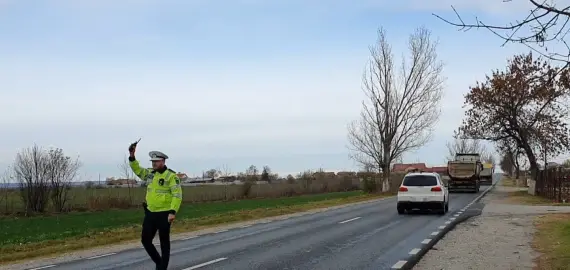 Foto Controale ample ale polițiștilor olteni: șofer prins băut la volan și peste 20 de permise reținute