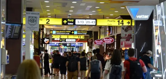 Foto Noi reguli privind transportul lichidelor, aerosolilor şi gelurilor în bagajele de cabină, aplicate de astăzi