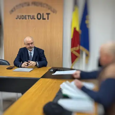 Foto Prefectul Emil Albotă, apel la fapte în educație: „Vremea discursurilor a trecut, avem nevoie de specialiști pentru viitor”