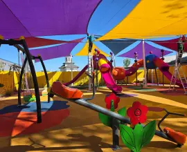 Foto Caracatița achizițiilor directe în Slatina: Cum a ajuns o firmă să încasaze sute de mii de lei pentru „umbrele” și stâlpi