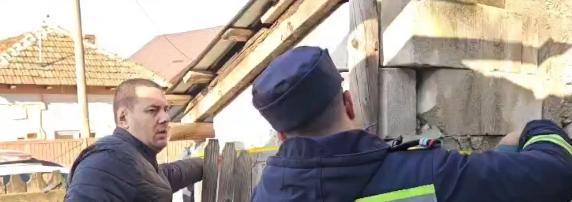 Foto Alerta ISU Olt: Alunecarea de teren de pe strada Grădiște este în evoluție și monitorizată permanent (VIDEO)