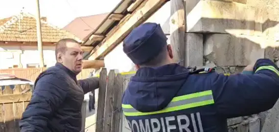 Foto Alerta ISU Olt: Alunecarea de teren de pe strada Grădiște este în evoluție și monitorizată permanent (VIDEO)