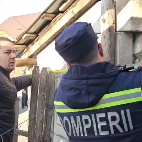 Foto Alerta ISU Olt: Alunecarea de teren de pe strada Grădiște este în evoluție și monitorizată permanent (VIDEO)