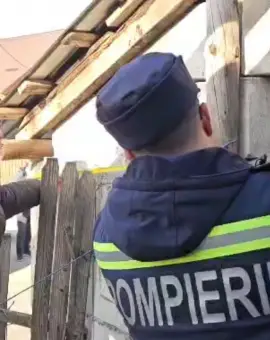 Foto Alerta ISU Olt: Alunecarea de teren de pe strada Grădiște este în evoluție și monitorizată permanent (VIDEO)