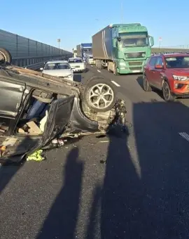 Foto Accident rutier, pe Drumul Expres, în zona Saru. Se circulă pe o singură bandă spre Craiova