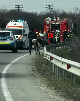 Foto Șofer băut, răsturnat cu mașina pe DN 65, la ieșirea din Balș spre Craiova