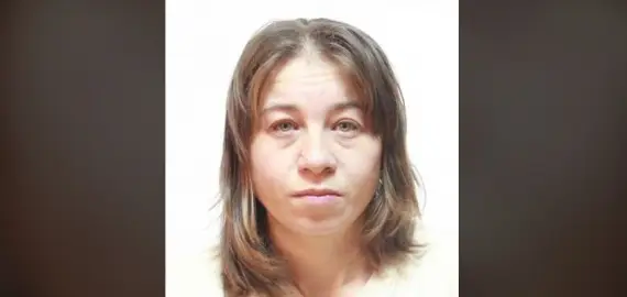 Foto Femeie dispărută din Văleni, căutată de polițiști. A plecat de acasă împreună cu fiul de 4 ani