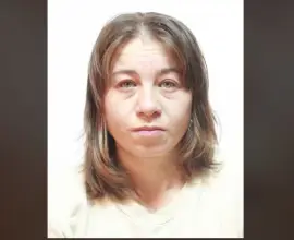 Foto Femeie dispărută din Văleni, căutată de polițiști. A plecat de acasă împreună cu fiul de 4 ani