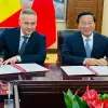 Foto Parteneriat strategic la Beijing. Ministrul Barbu a semnat acordul prin care România începe exportul de carne, lactate și cereale în China