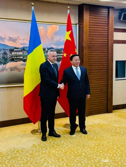 Foto Parteneriat strategic la Beijing. Ministrul Barbu a semnat acordul prin care România începe exportul de carne, lactate și cereale în China