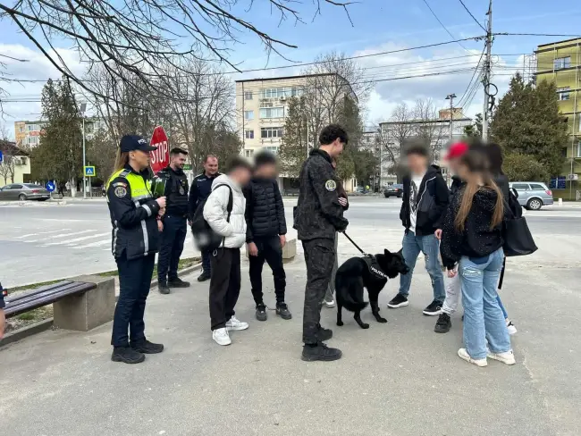 Foto Acţiuni în Olt pentru prevenirea absenteismului şcolar