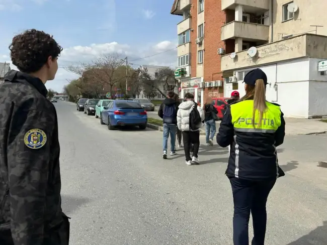Foto Acţiuni în Olt pentru prevenirea absenteismului şcolar