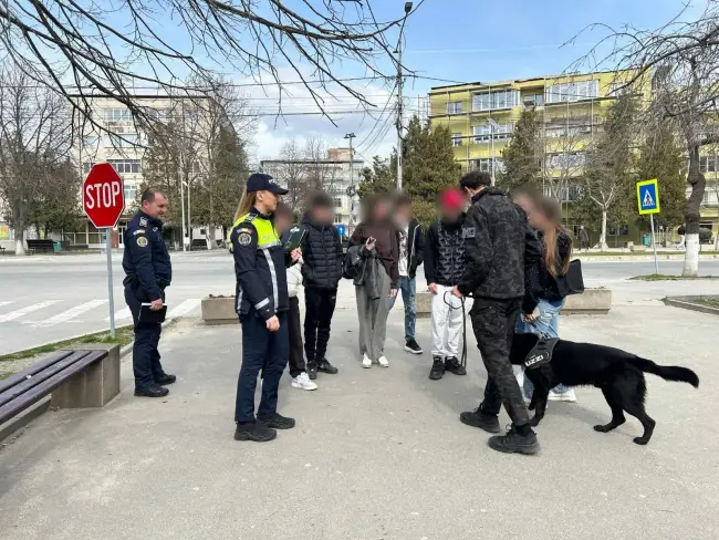 Foto Acţiuni în Olt pentru prevenirea absenteismului şcolar