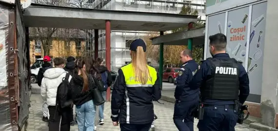 Foto Acţiuni în Olt pentru prevenirea absenteismului şcolar