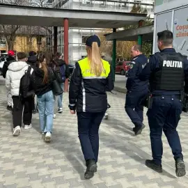 Foto Acţiuni în Olt pentru prevenirea absenteismului şcolar