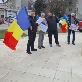 Foto Apicultorii din Olt în stradă: „Vrem să salvăm albina!” Solicitări de urgență către Guvern