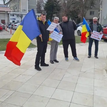 Foto Apicultorii din Olt în stradă: „Vrem să salvăm albina!” Solicitări de urgență către Guvern