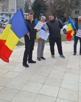 Foto Apicultorii din Olt în stradă: „Vrem să salvăm albina!” Solicitări de urgență către Guvern