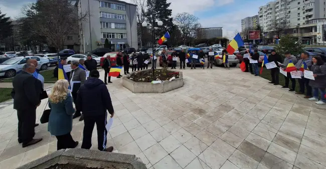 Foto Apicultorii din Olt în stradă: „Vrem să salvăm albina!” Solicitări de urgență către Guvern