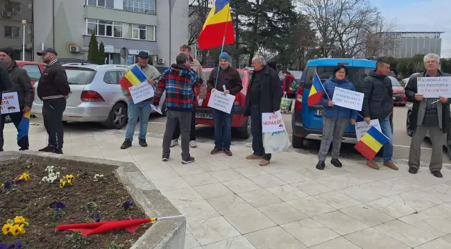 Foto Apicultorii din Olt în stradă: „Vrem să salvăm albina!” Solicitări de urgență către Guvern