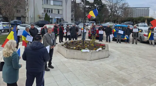 Foto Apicultorii din Olt în stradă: „Vrem să salvăm albina!” Solicitări de urgență către Guvern