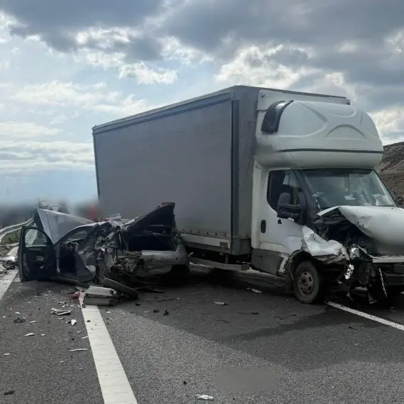Foto Accident pe Drumul Expres, după nodul rutier de la Negreni. Traficul deviat pe DN 65
