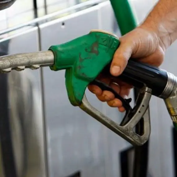 Foto Guvernul va declara situaţie de criză pe piaţa carburanţilor. Adaosul comercial va fi limitat pe o perioadă de 6 luni