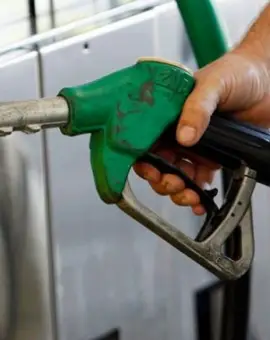 Foto Guvernul va declara situaţie de criză pe piaţa carburanţilor. Adaosul comercial va fi limitat pe o perioadă de 6 luni