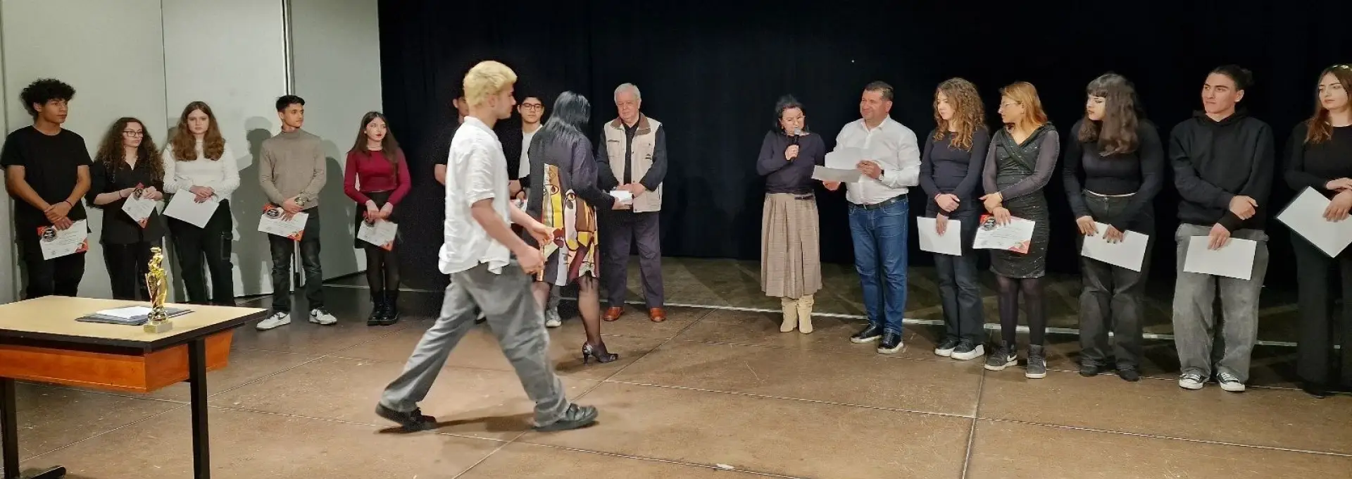 Foto Festivalul „Dialogul AbsurZilor” aduce magia teatrului la Slatina: Ediția a XV-a dedicată liceenilor